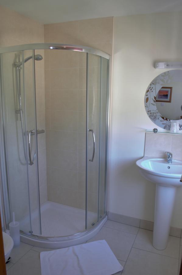 Sea Breeze Guest House Дъглас Екстериор снимка